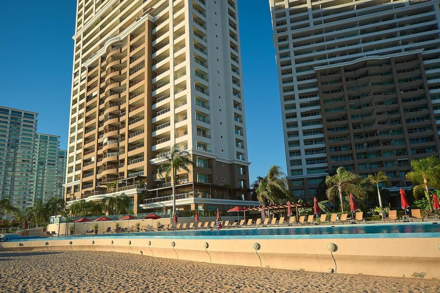 Grand Venetian Beachfront Condos Puerto Vallarta Dış mekan fotoğraf