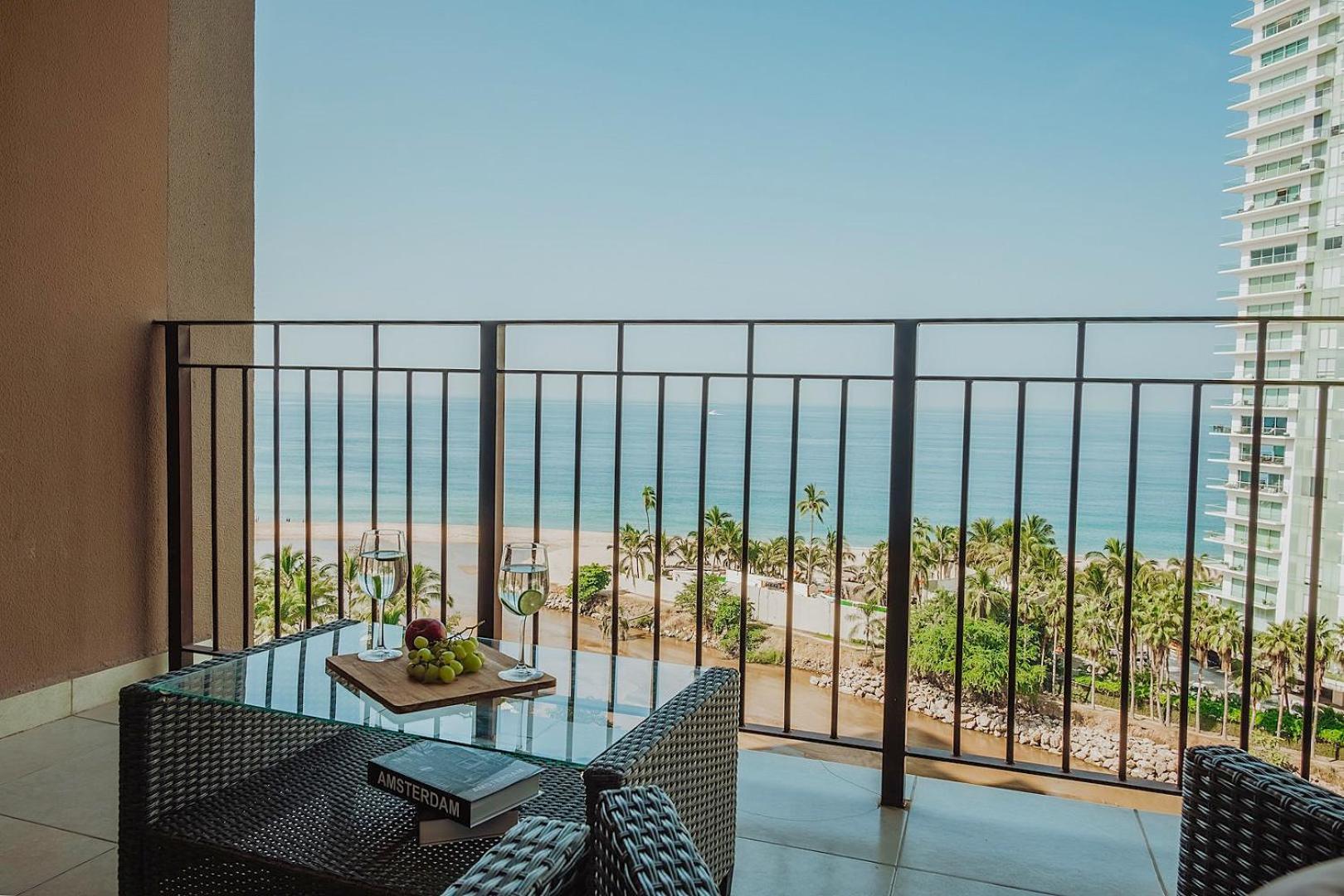 Grand Venetian Beachfront Condos Puerto Vallarta Dış mekan fotoğraf
