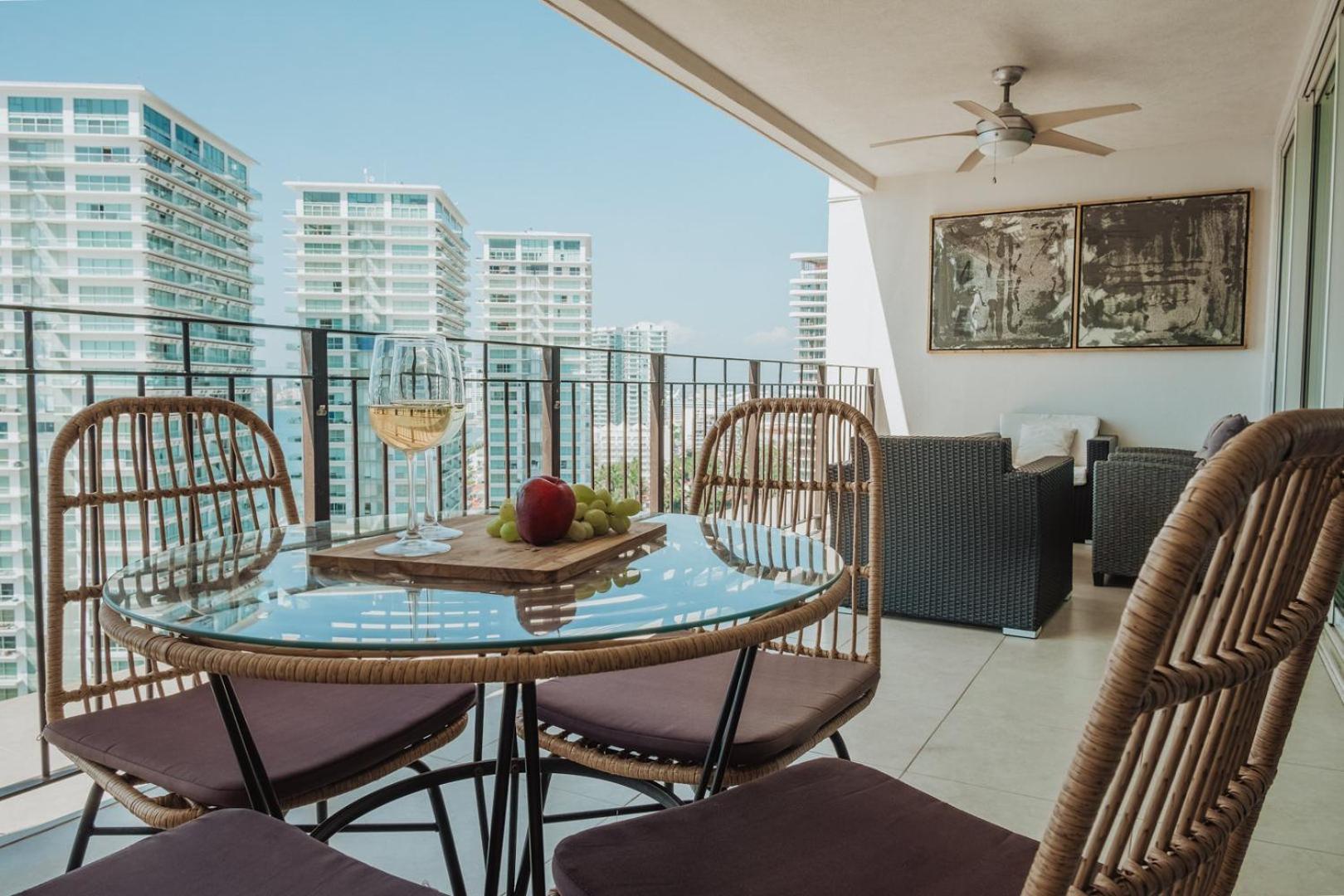 Grand Venetian Beachfront Condos Puerto Vallarta Dış mekan fotoğraf