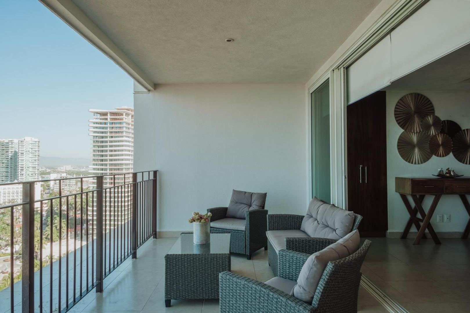 Grand Venetian Beachfront Condos Puerto Vallarta Dış mekan fotoğraf