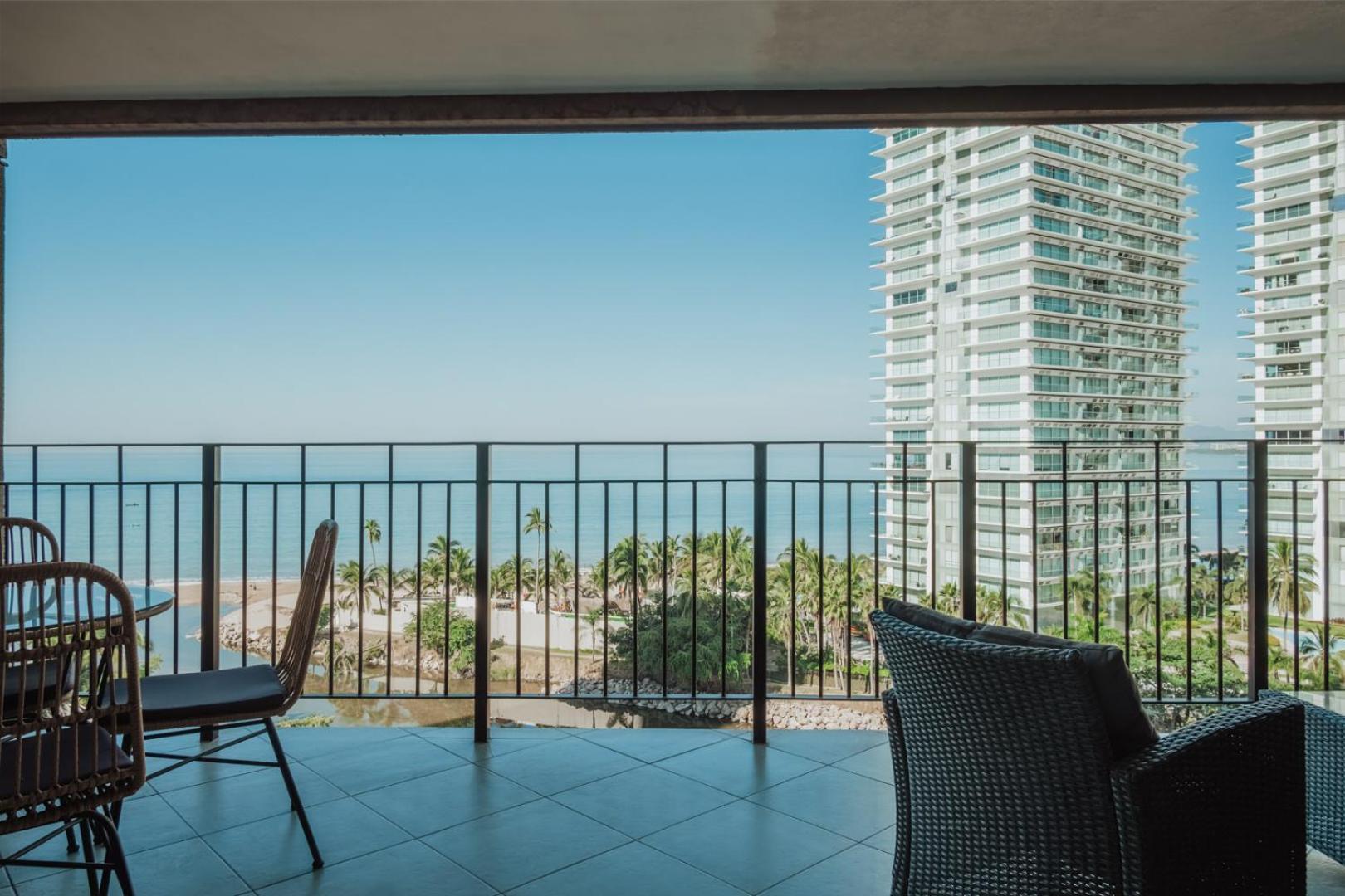 Grand Venetian Beachfront Condos Puerto Vallarta Dış mekan fotoğraf